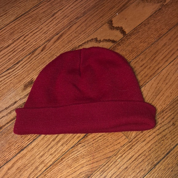 Red beanie / hat - Picture 3 of 3